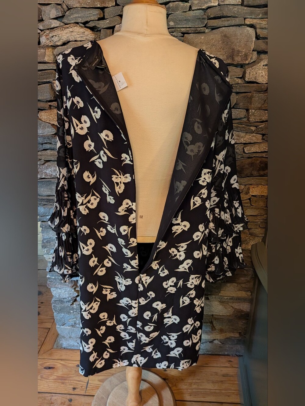 Ann Taylor Black And White Floral Shift Dress With Ruffled Slweves Size 16 NWT - Picture 2 of 9